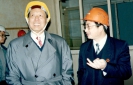 1997年4月3日，第九、十屆全國人大常委會副委員長、化工部副部長成思危（左一）蒞臨公司視察。